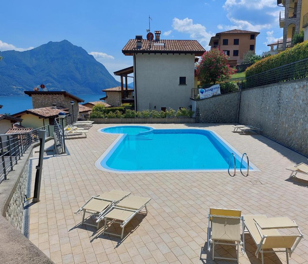 Iseo Lake Villa Con Vista Lago E Piscina Costa Volpino Bagian luar foto