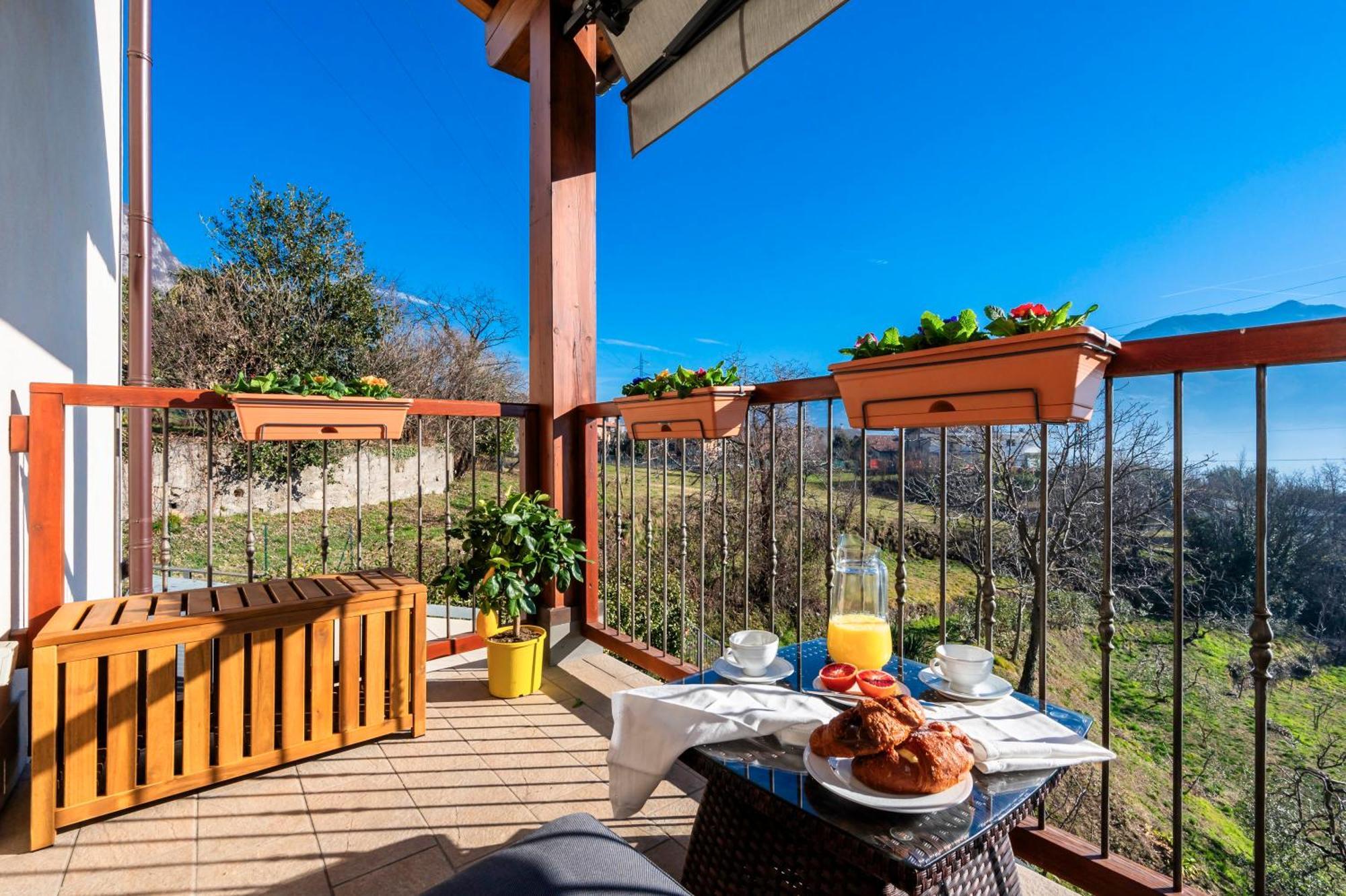 Iseo Lake Villa Con Vista Lago E Piscina Costa Volpino Bagian luar foto